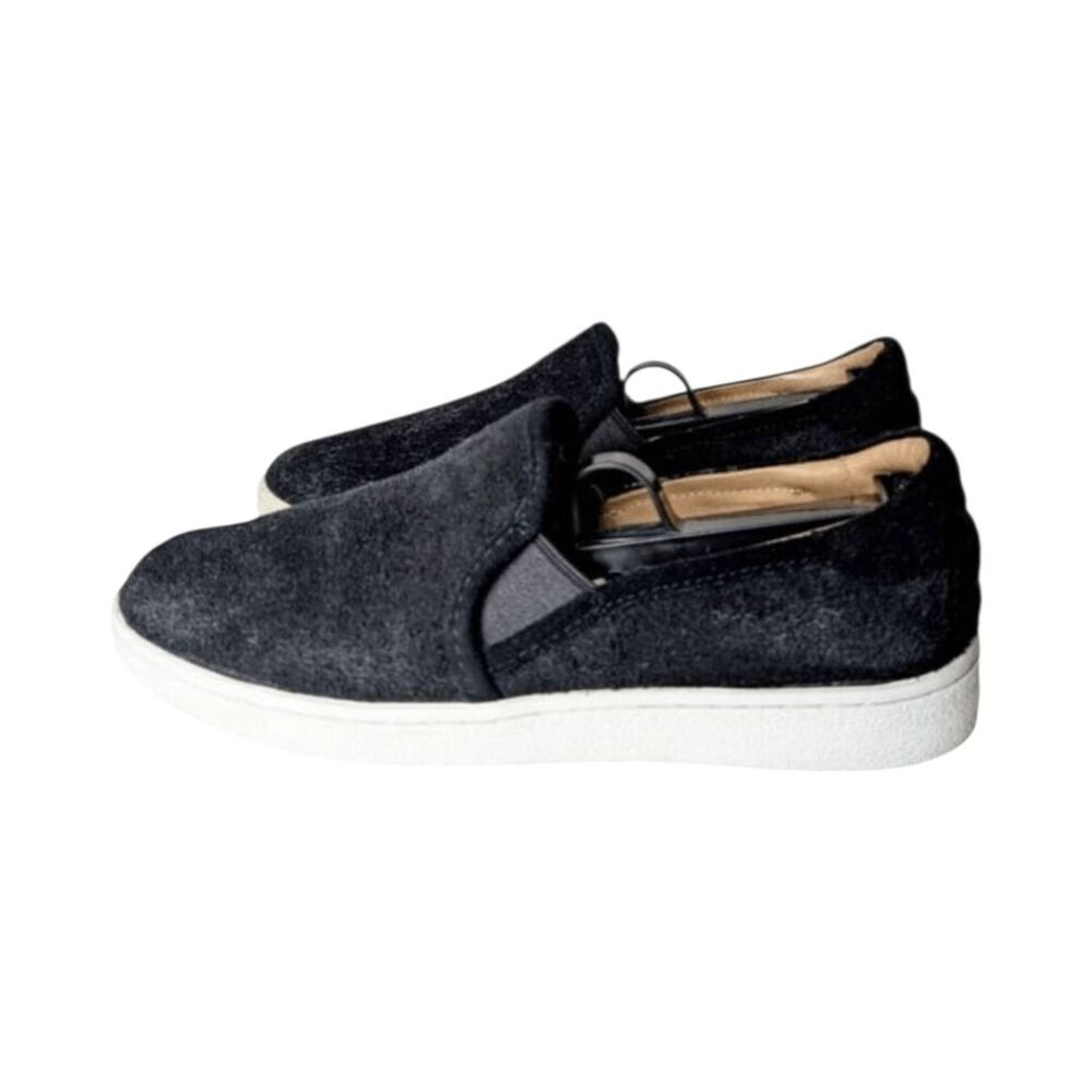 UGG Ricci Black Suede Slip-On Size 6 - Picture 2 of 7
